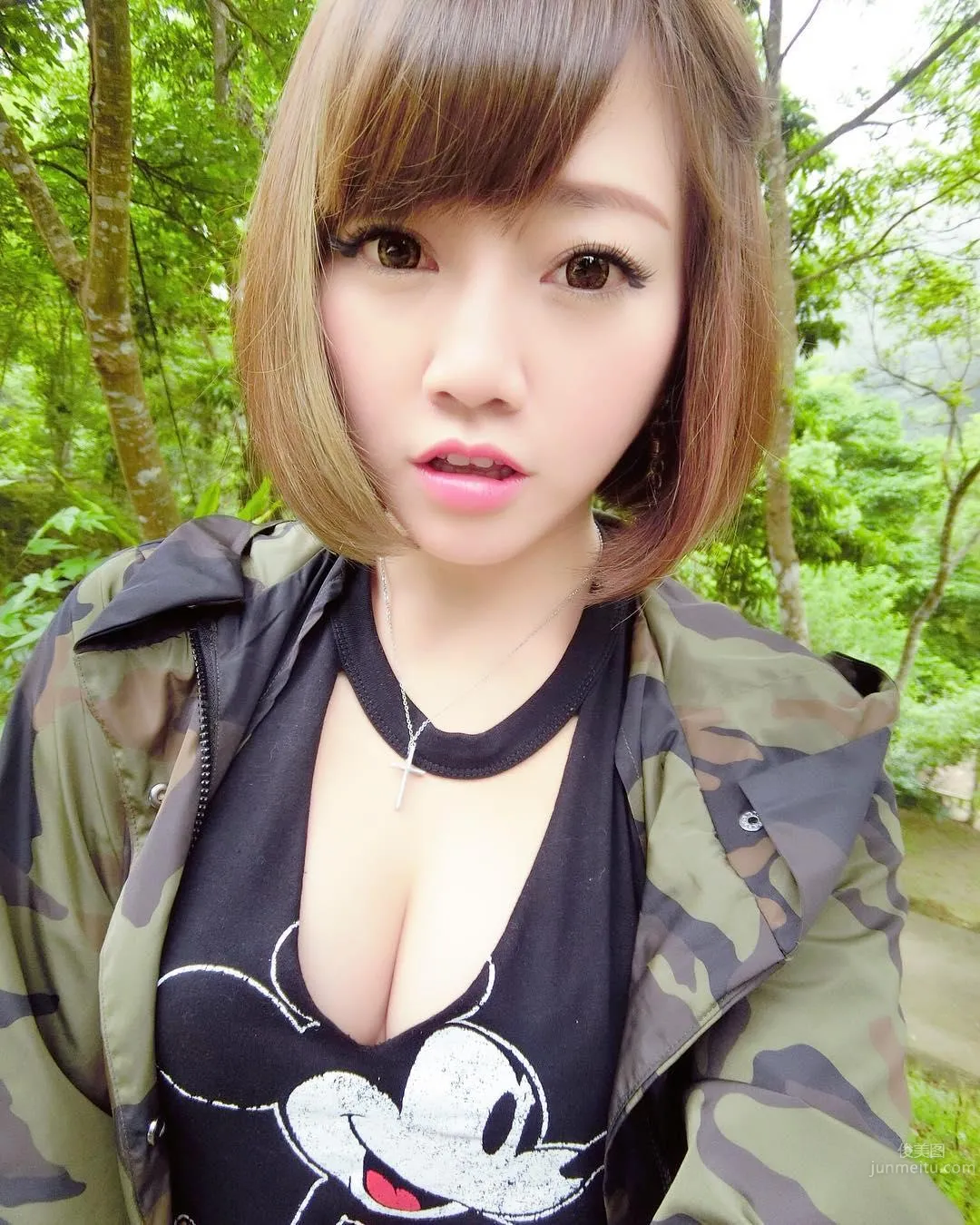 Taipei's Hottest Piano Teacher, Chen Tianxin Plays and Sings with a Great Figure photo 16