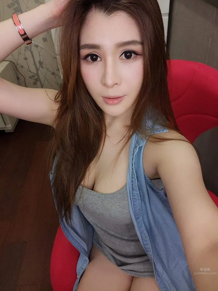 台灣正妹陳語妃 讓你曉得什麼叫事業線 6
