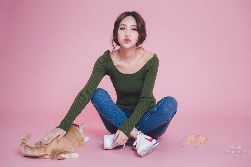 超完美高顔值沈亦霏 白皙皮膚性感小蠻腰 18