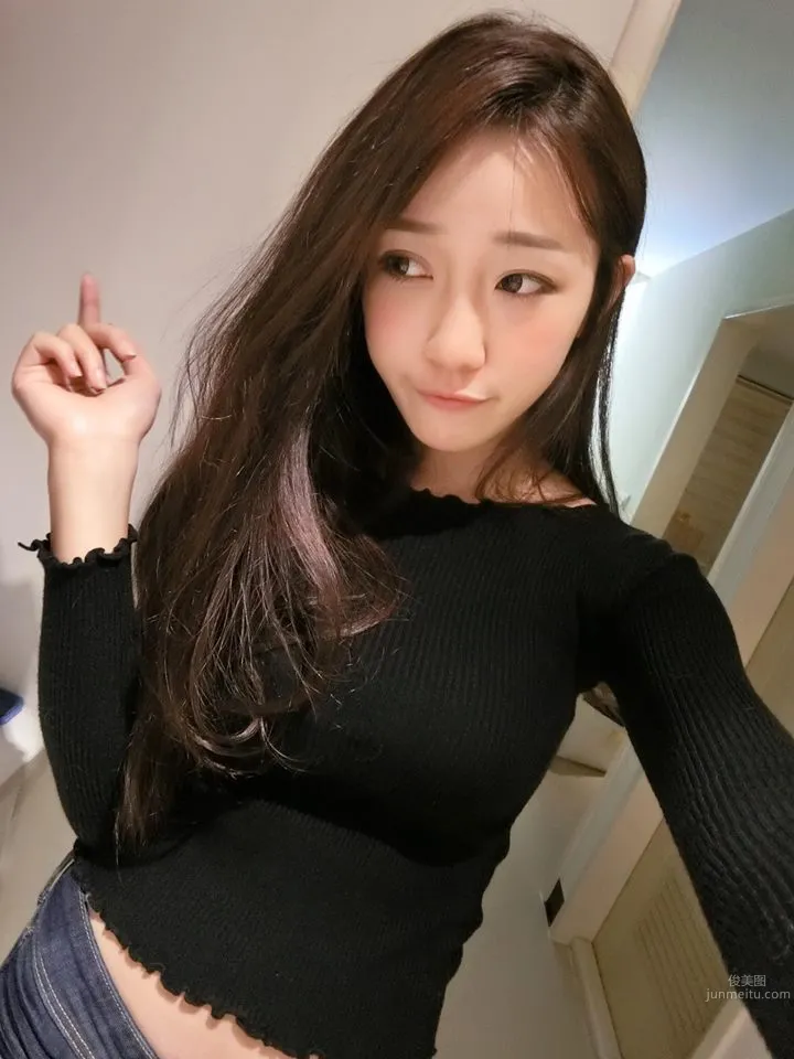 Beauty Liu Xuan Drinking Milk in the Car, Netizens: Sweet and Charming photo 17