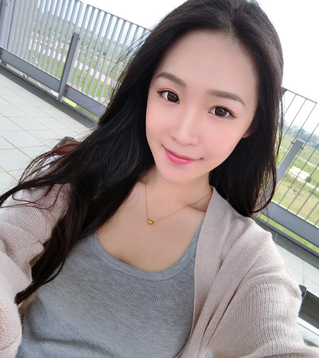 音樂才女已為人妻！超辣身材讓網友都羨慕老公 5