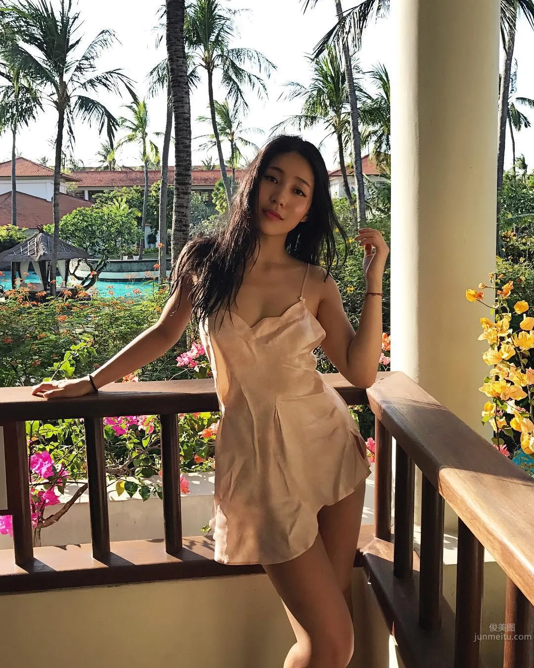 Malaysian Beauty Liz Wenya Liberates Top-Tier Curves photo 31