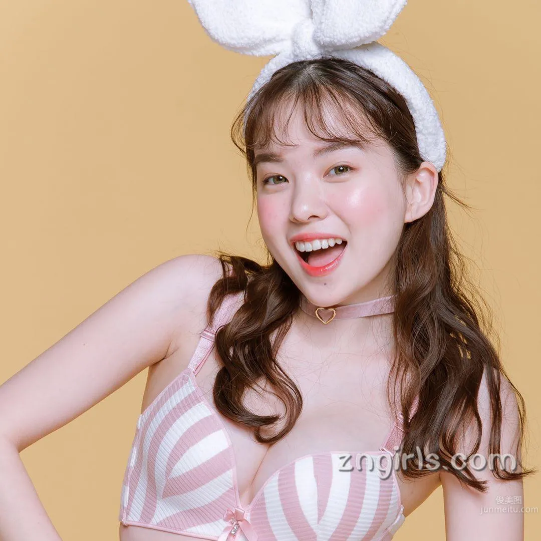 南韩超人气网红Ha Neul 初成熟的内衣模特儿_12