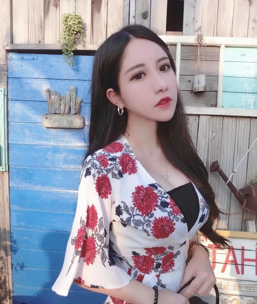 台灣辣妹張瑜庭 海灘比基尼的炸裂感 10