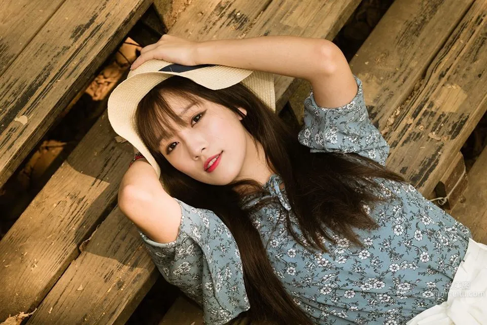 Beauty Liu Xuan Drinking Milk in the Car, Netizens: Sweet and Charming photo 10
