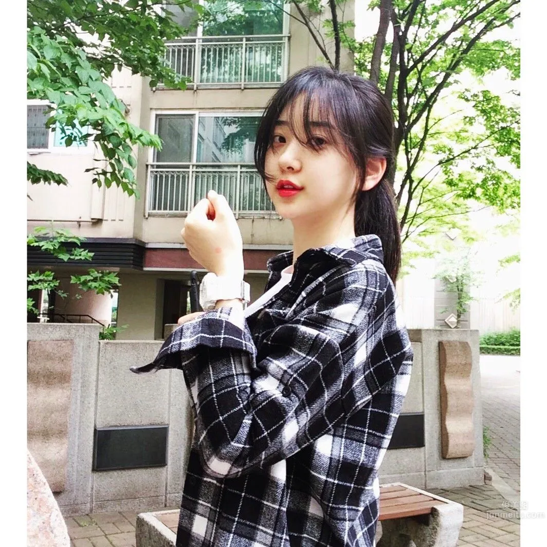 Shin Jae Eun: One Piece photo 6
