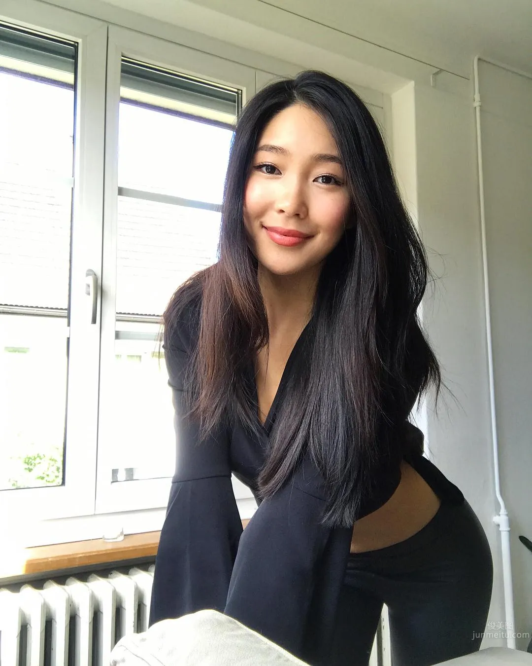 Malaysian Beauty Liz Wenya Liberates Top-Tier Curves photo 51