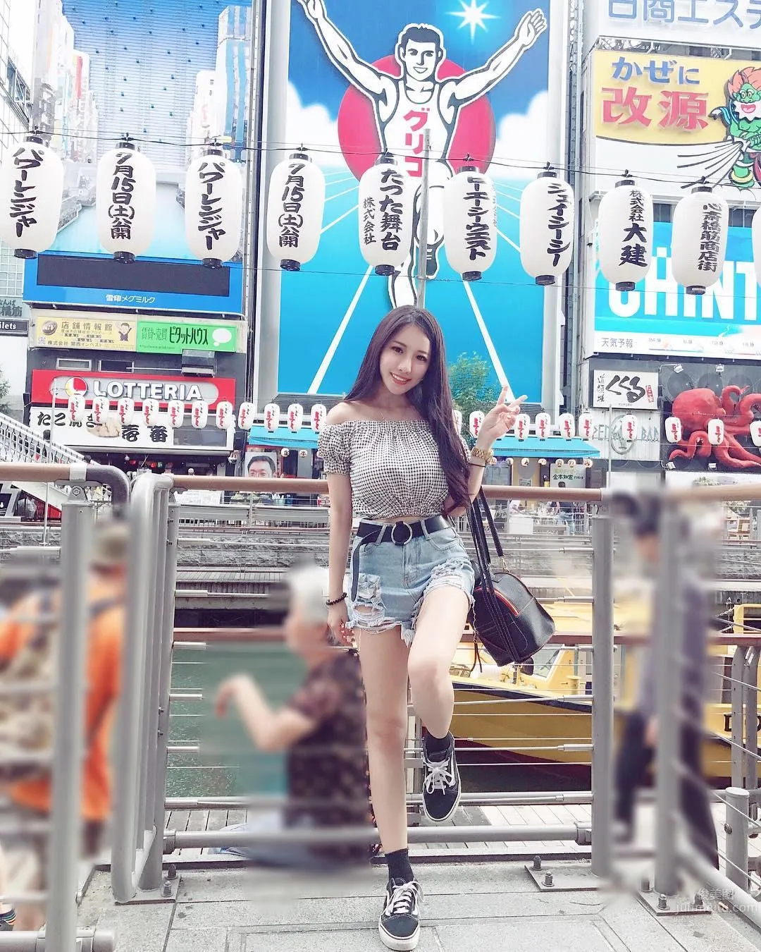 台灣辣妹張瑜庭 海灘比基尼的炸裂感 12