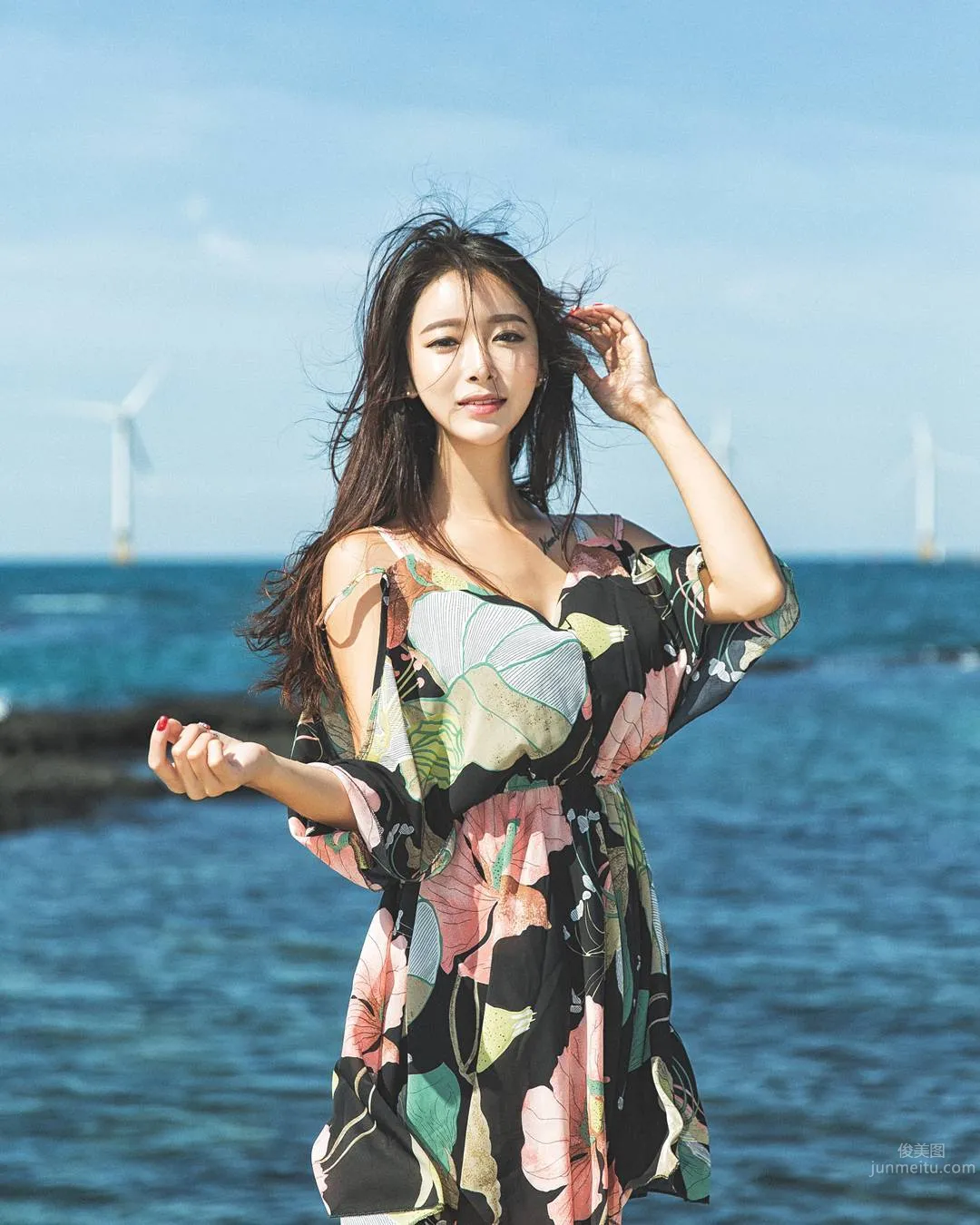 Korean Racing Model So Lee, the Focus of Attention at the Auto Show photo 32