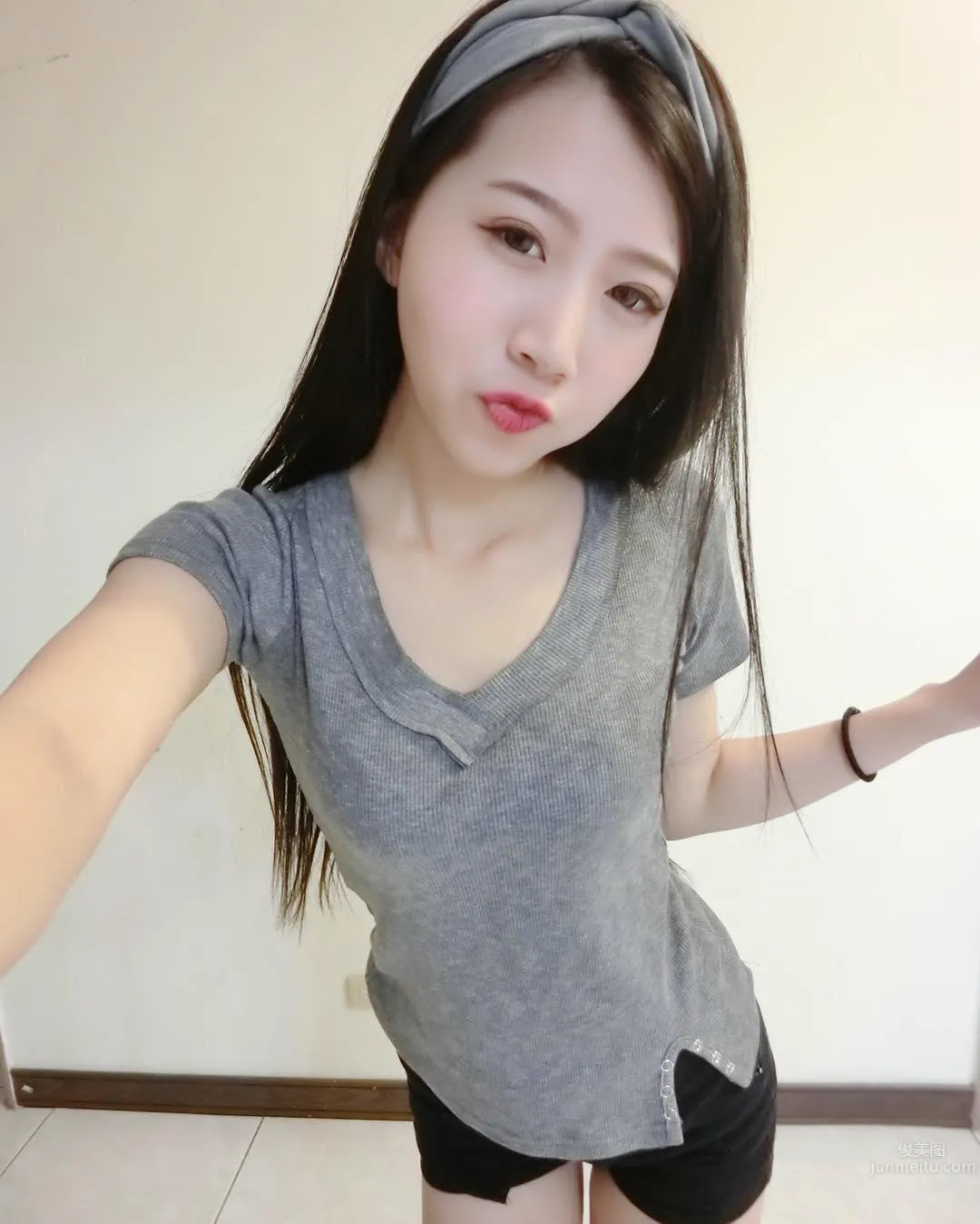 文藻大學正妹劉雨芩 低胸泳裝長腿好誘人 7