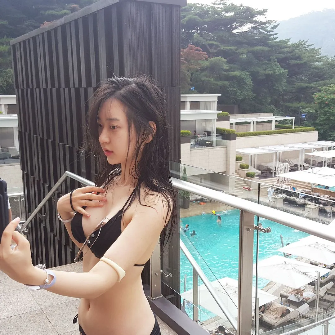 Shin Jae Eun: One Piece photo 10