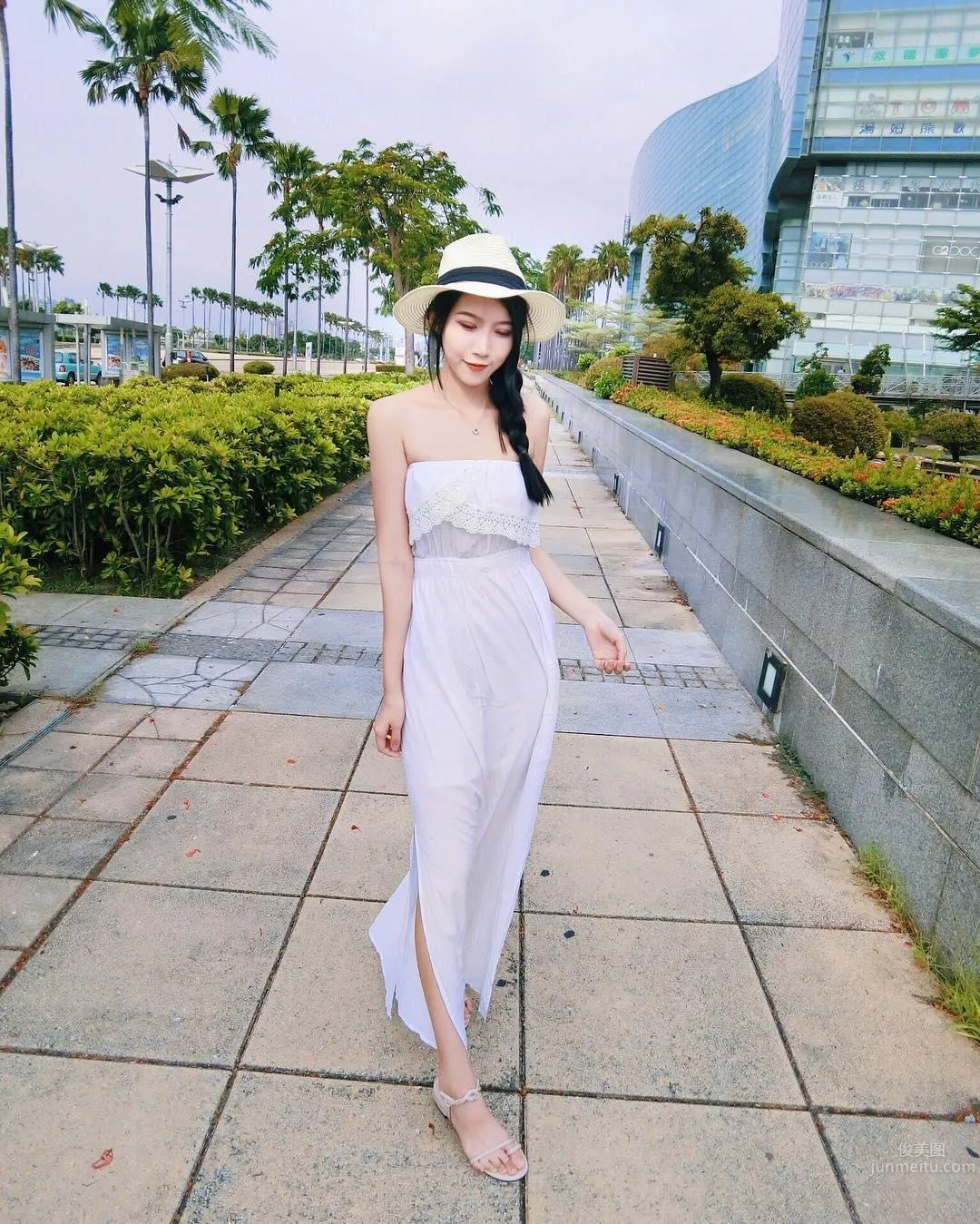 文藻大學正妹劉雨芩 低胸泳裝長腿好誘人 19