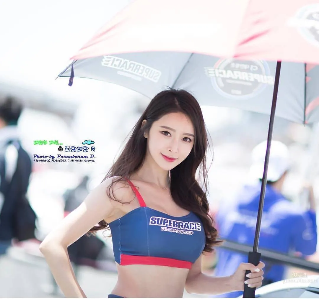 Korean Racing Model So Lee, the Focus of Attention at the Auto Show photo 8