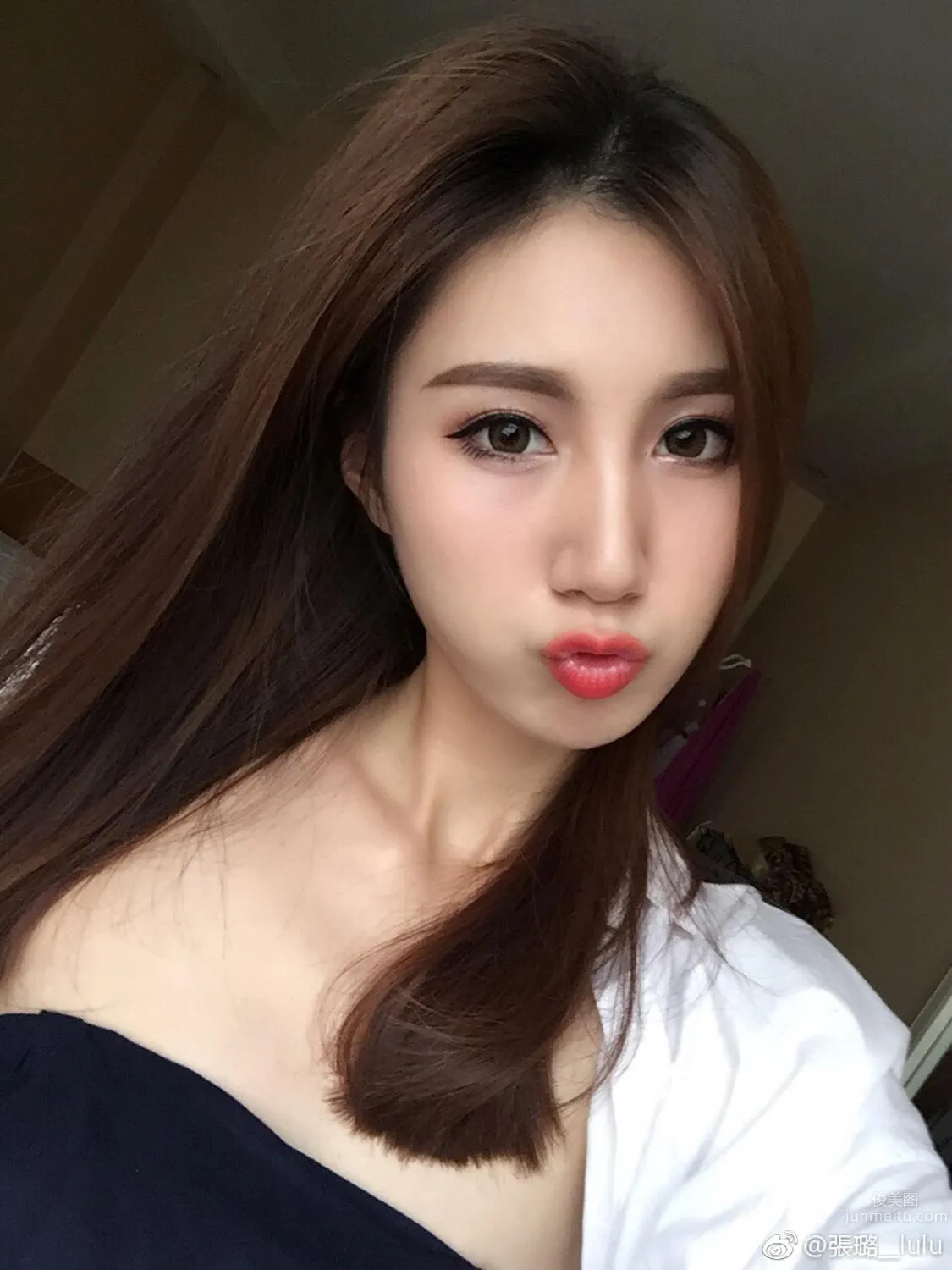 Long-Legged Beauty Zhang Lu lulu Weibo Elegant Private Shoot photo 1
