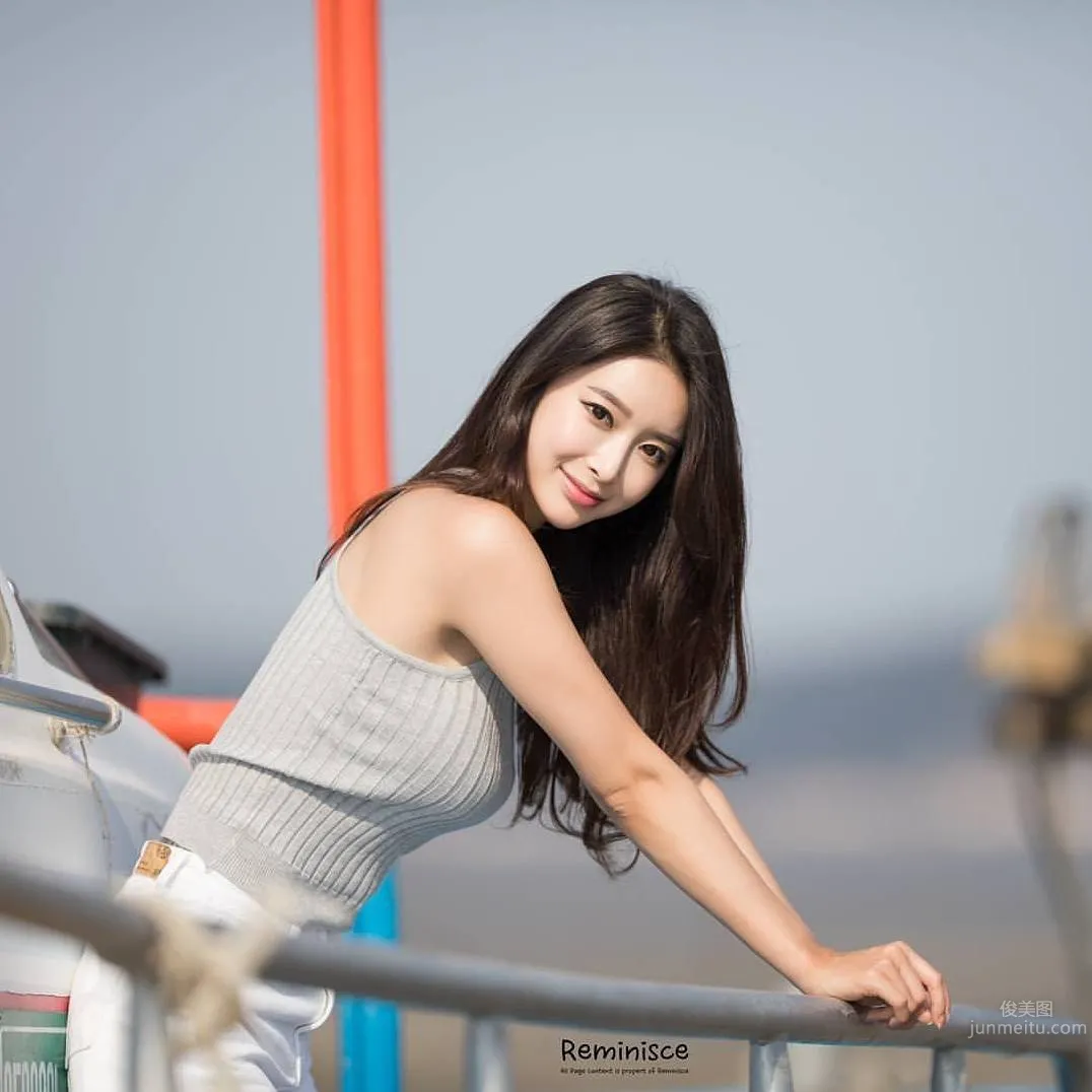 Korean Racing Model So Lee, the Focus of Attention at the Auto Show photo 17