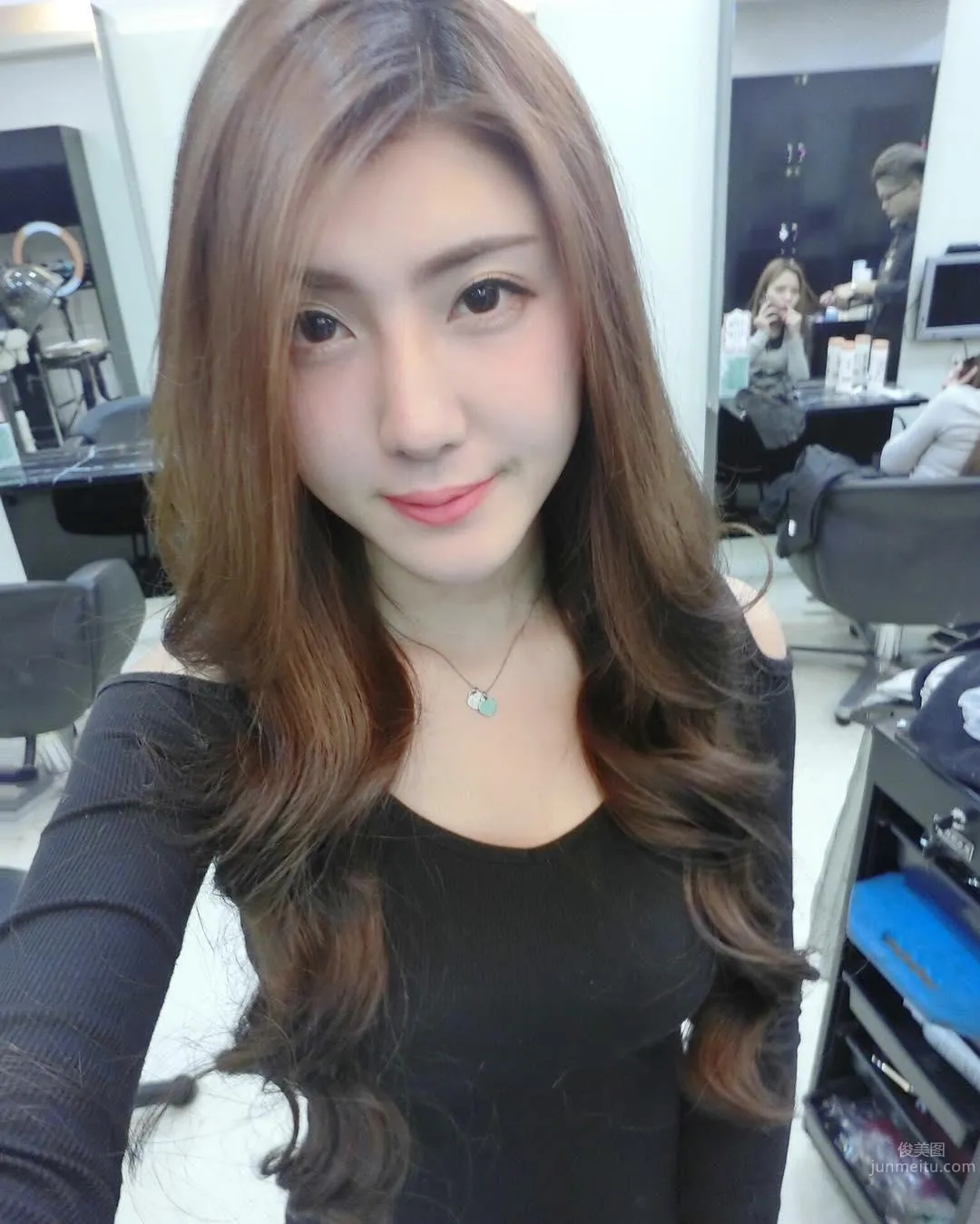 Taoyuan BBQ Restaurant Pretty Female Customer, Amazing Figure Makes People Stare photo 8