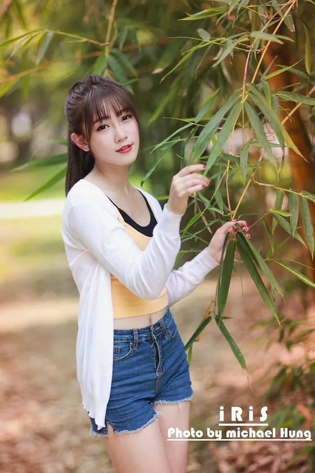 Beauty Liu Xuan Drinking Milk in the Car, Netizens: Sweet and Charming photo 3