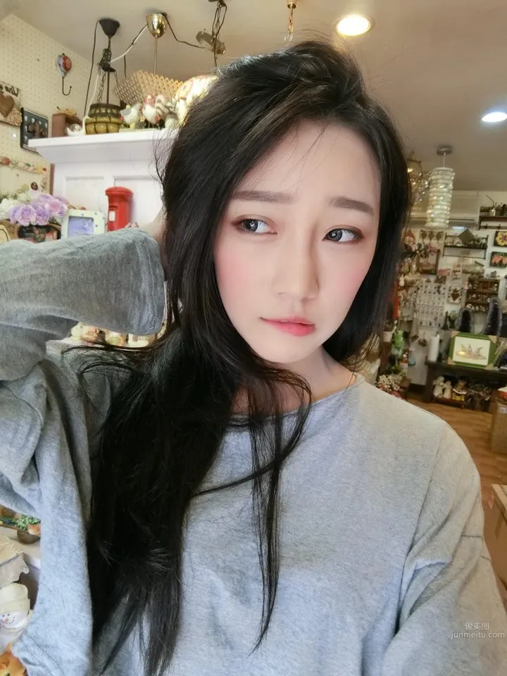 Beauty Liu Xuan Drinking Milk in the Car, Netizens: Sweet and Charming photo 21
