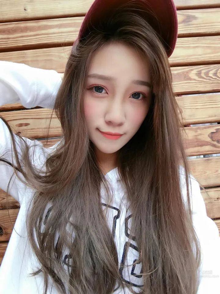 Beauty Liu Xuan Drinking Milk in the Car, Netizens: Sweet and Charming photo 11