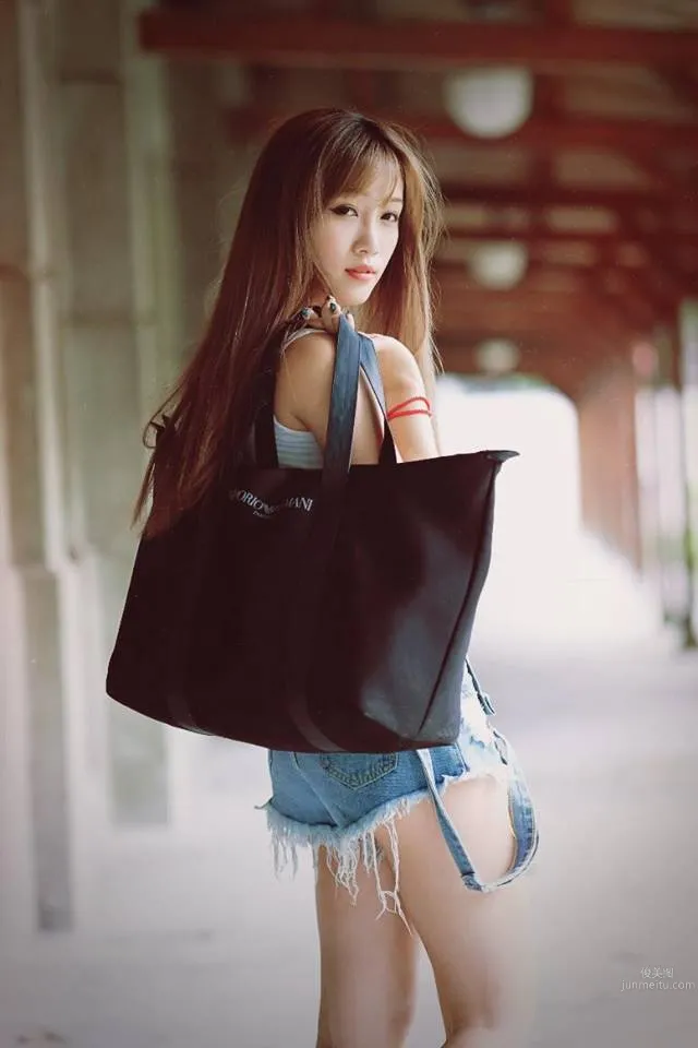 Beauty Liu Xuan Drinking Milk in the Car, Netizens: Sweet and Charming photo 5