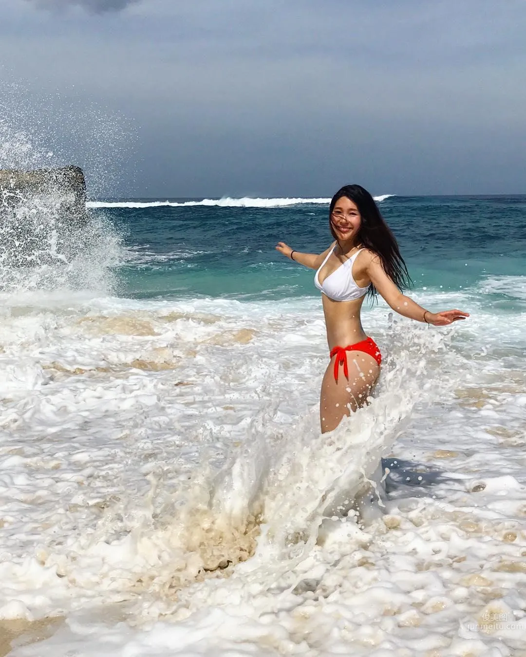 Malaysian Beauty Liz Wenya Liberates Top-Tier Curves photo 9