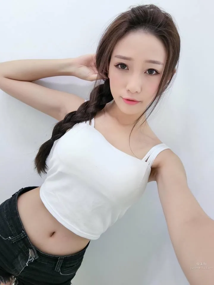 Beauty Liu Xuan Drinking Milk in the Car, Netizens: Sweet and Charming photo 16