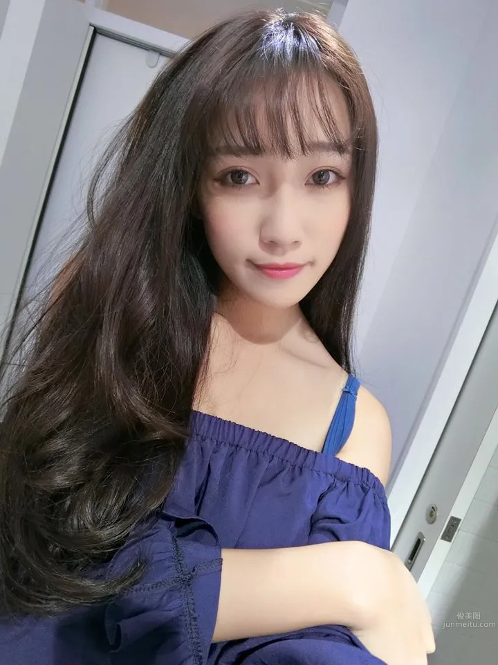Beauty Liu Xuan Drinking Milk in the Car, Netizens: Sweet and Charming photo 15