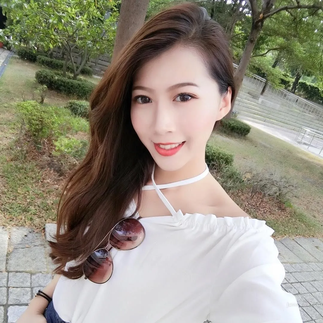 文藻大學正妹劉雨芩 低胸泳裝長腿好誘人 30