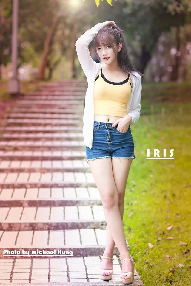 Beauty Liu Xuan Drinking Milk in the Car, Netizens: Sweet and Charming photo 2
