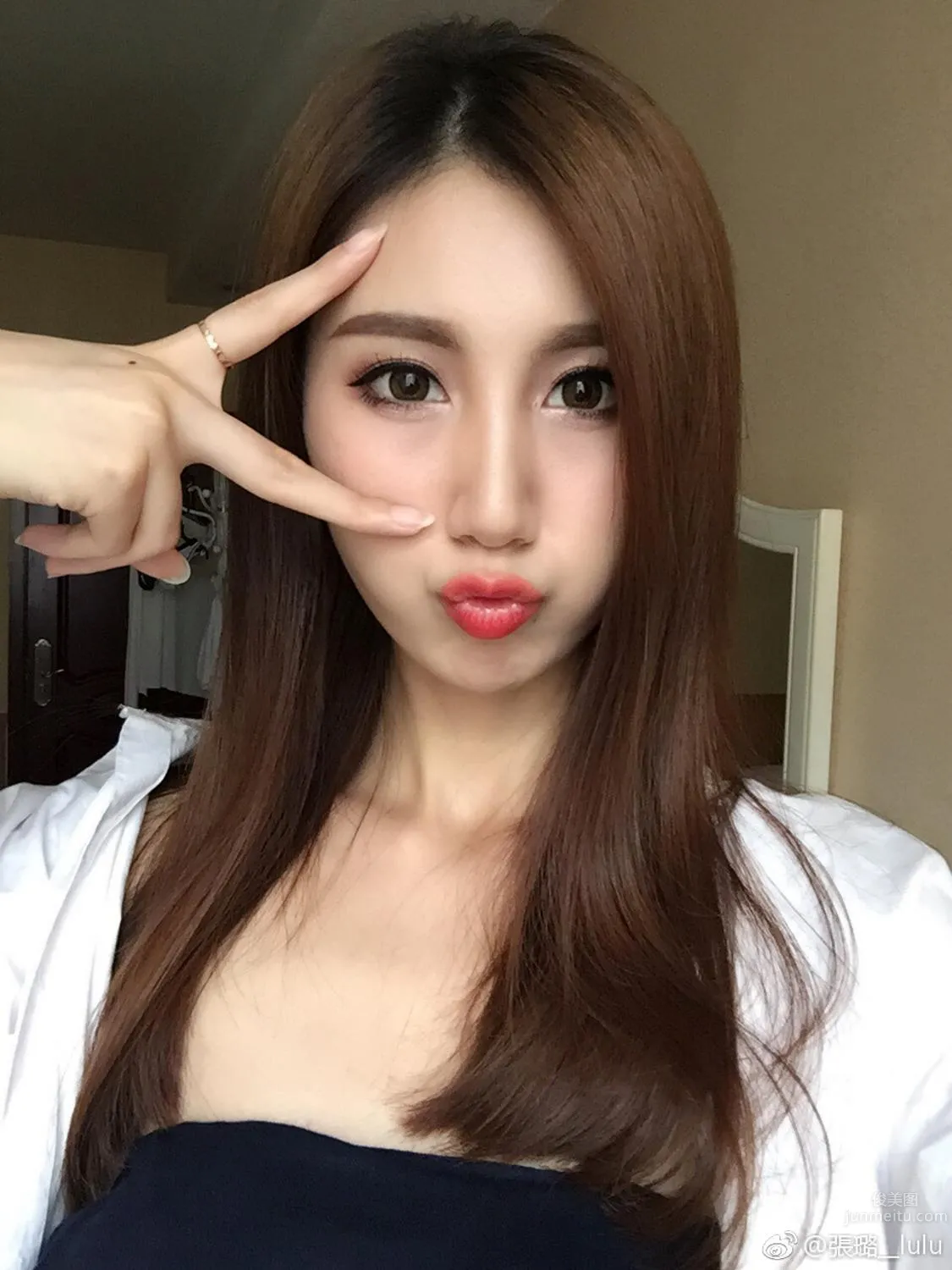 Long-Legged Beauty Zhang Lu lulu Weibo Elegant Private Shoot photo 2