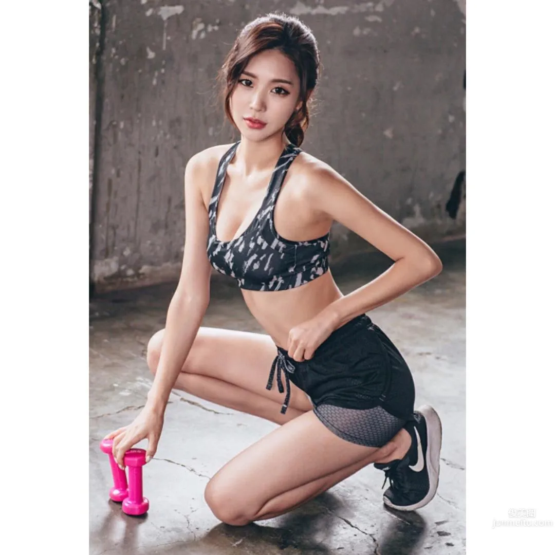 Korean Online Shop Model Park Da Hyun, Tall and Elegant photo 24