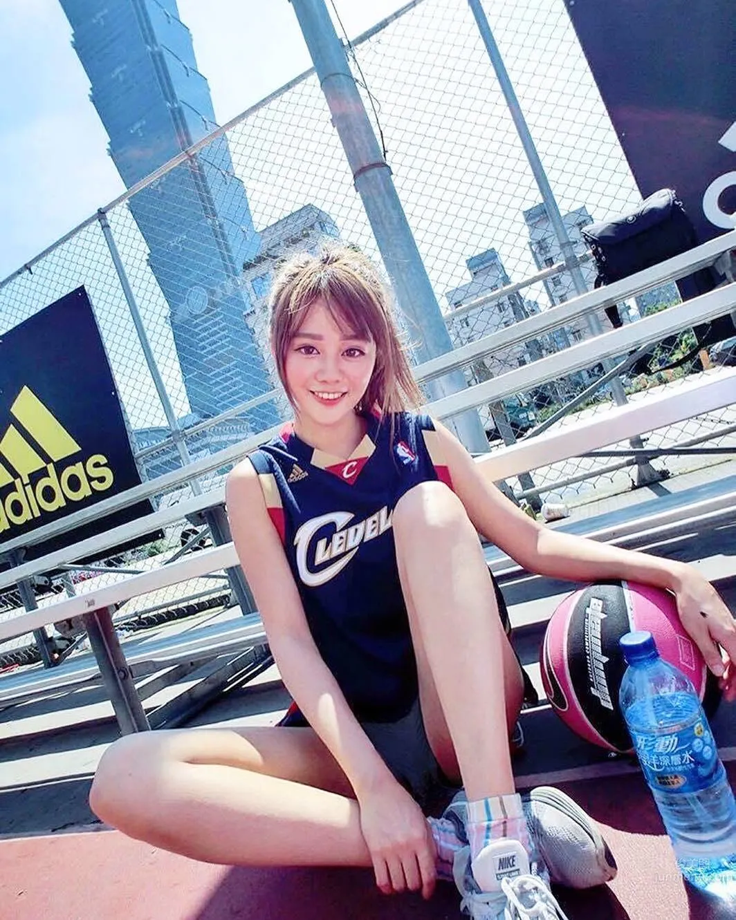 Happy Company! Female Colleague Candy Sun "So Beautiful It's Unreal" photo 1