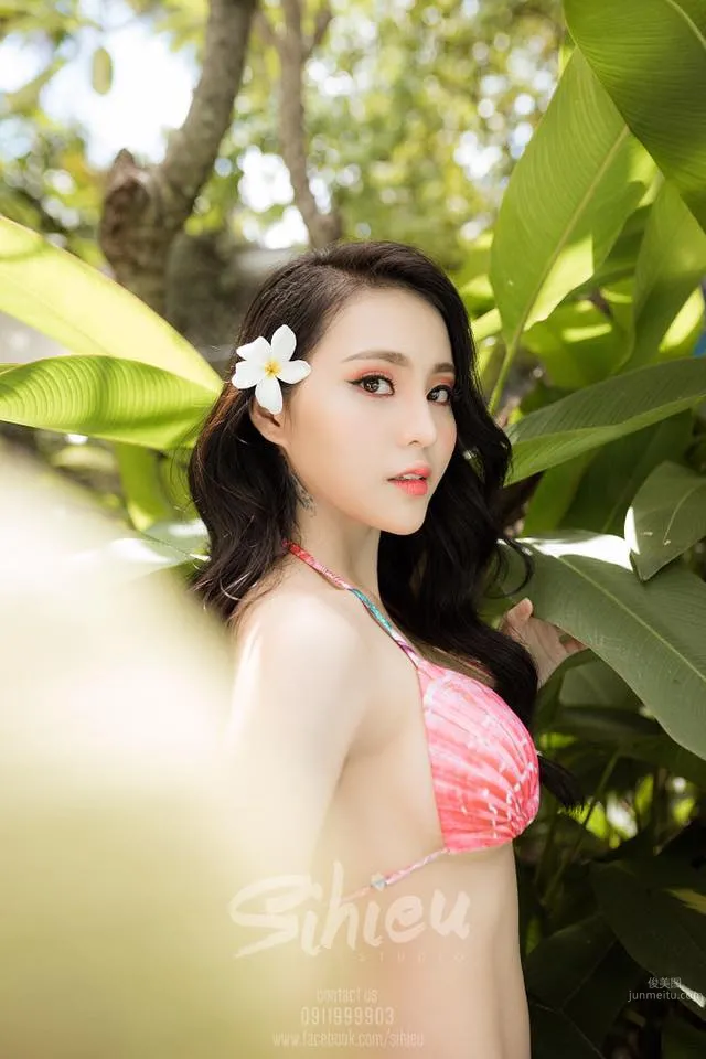 Vietnamese Model Đang Trang Hot Red Bustier Photos photo 20
