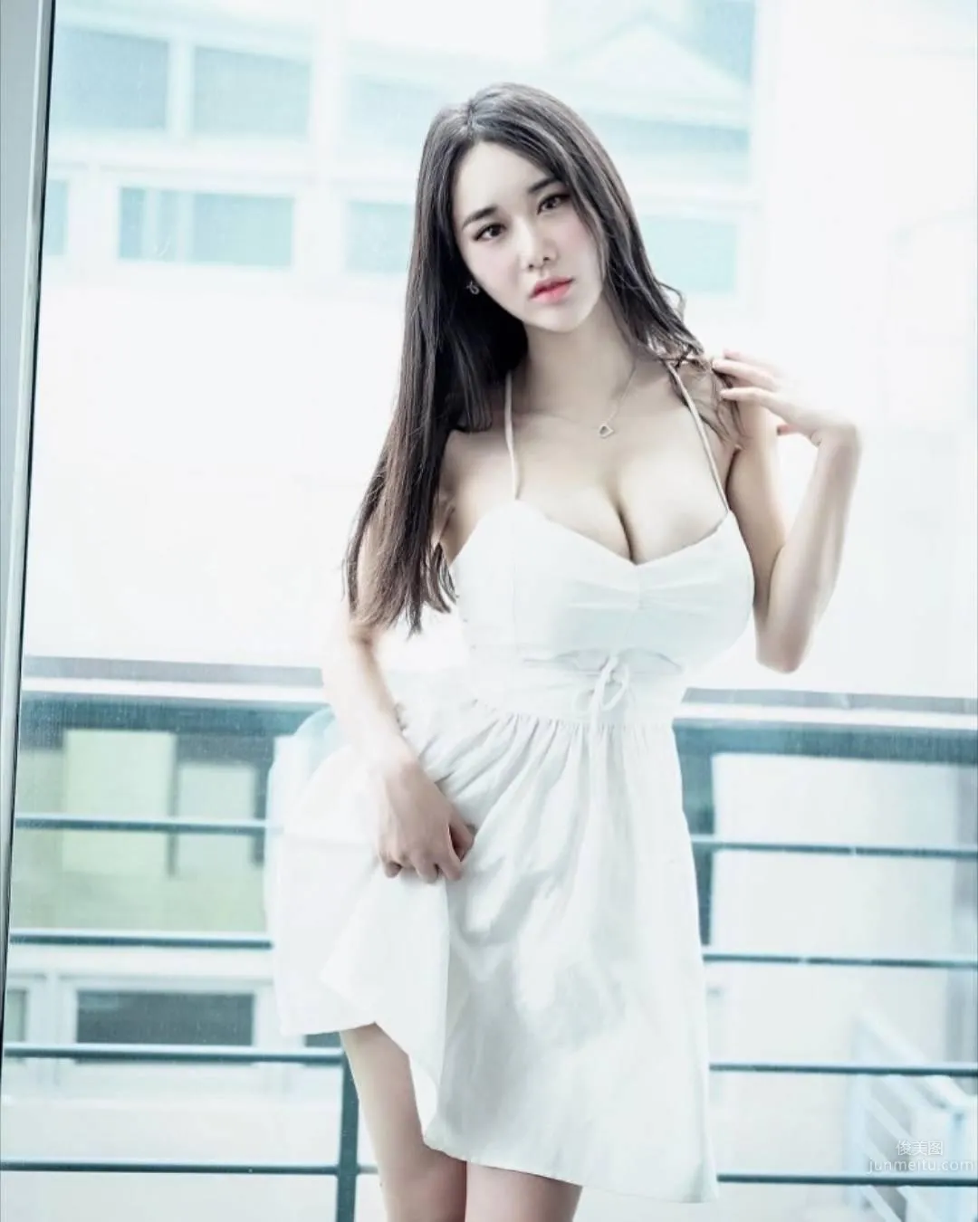 Korean Outdoor Shoot Model Kaendi's S-Curve Figure Draws a Crowd photo 9