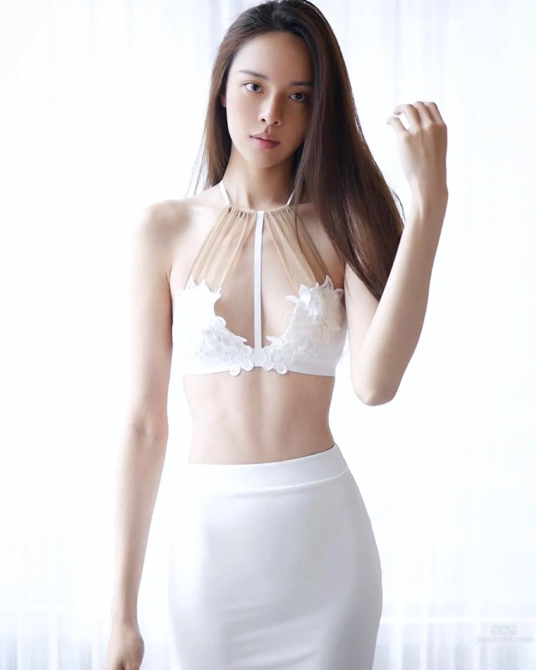 Piano Goddess Cathryn Li, Supermodel Elegance and V-Line Abs photo 31