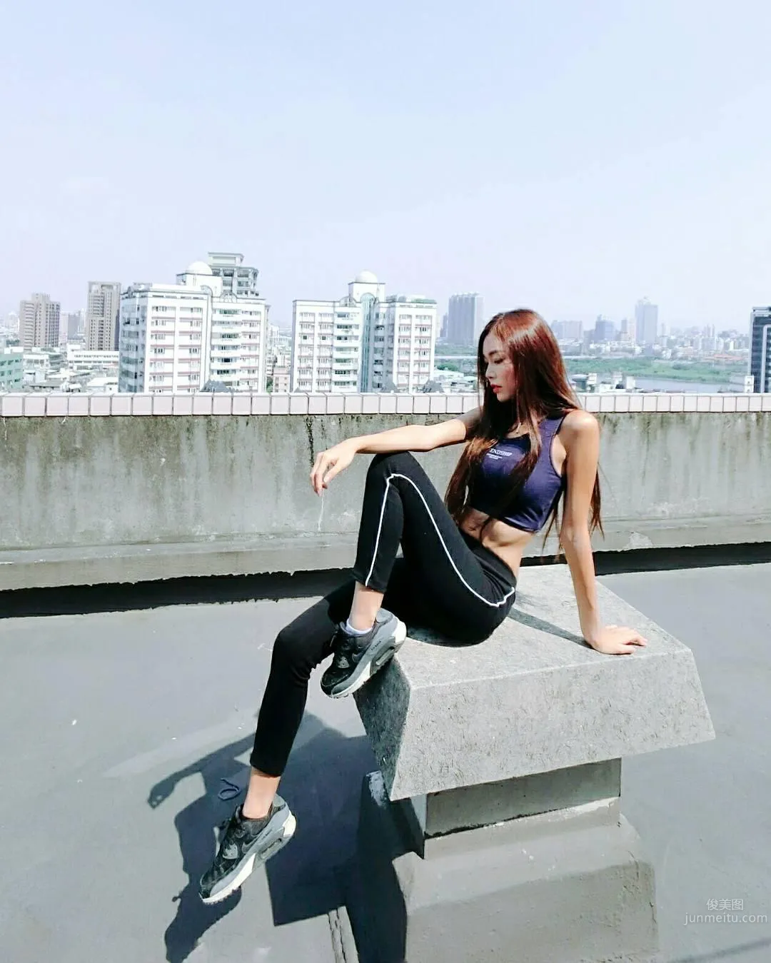 台灣音樂才女黃上晏 骨感系美人四肢纖細 30