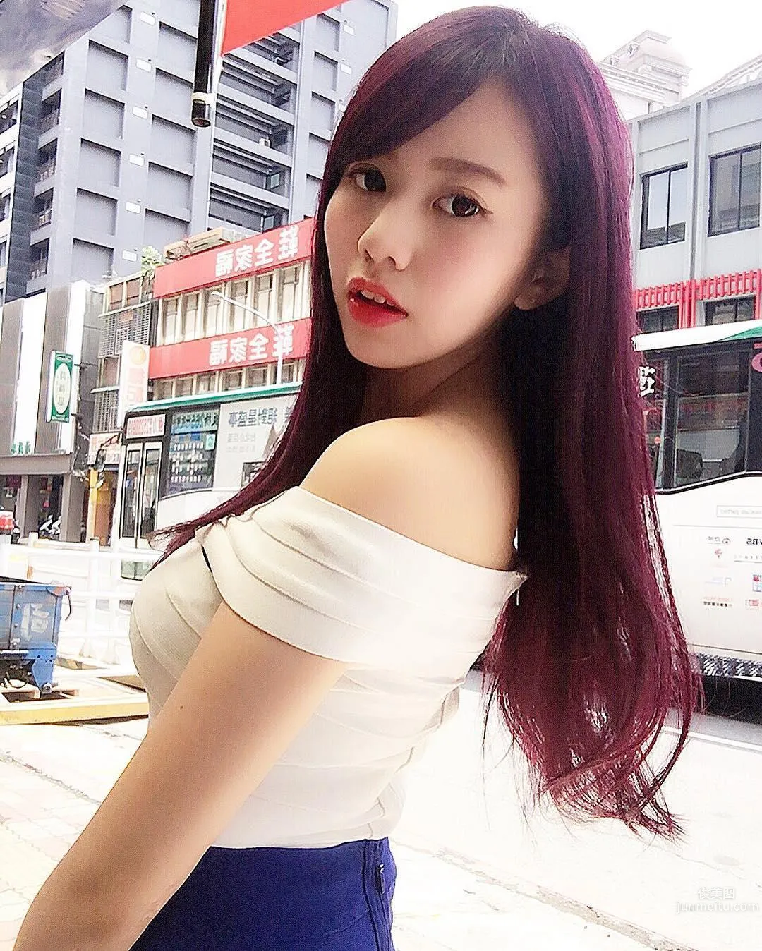 呛口小辣椒夏筠婷 深邃事业线超吸睛_1