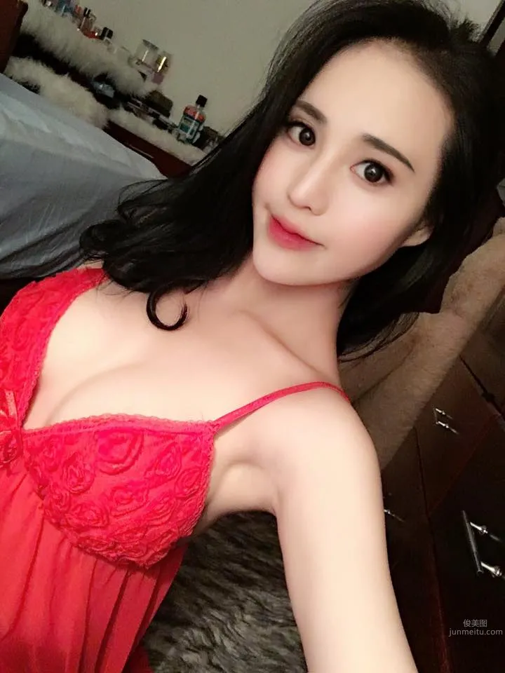 Vietnamese Model Đang Trang Hot Red Bustier Photos photo 32