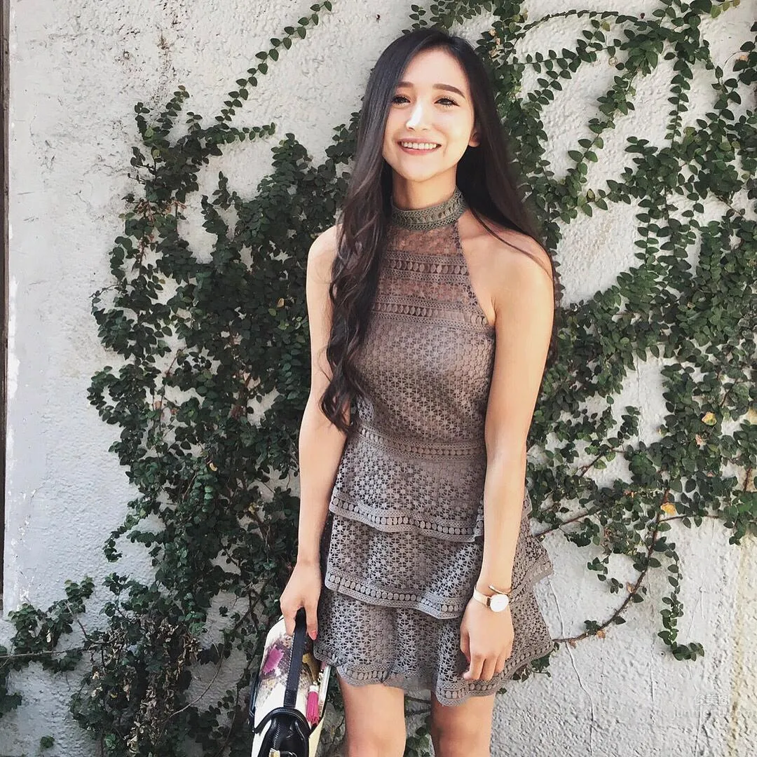 憂郁系正妹Olala Oshia 馬甲線配上葫蘆腰 38
