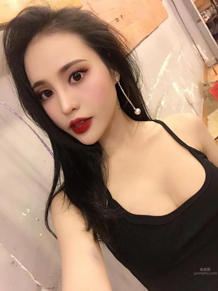 Vietnamese Model Đang Trang Hot Red Bustier Photos photo 33