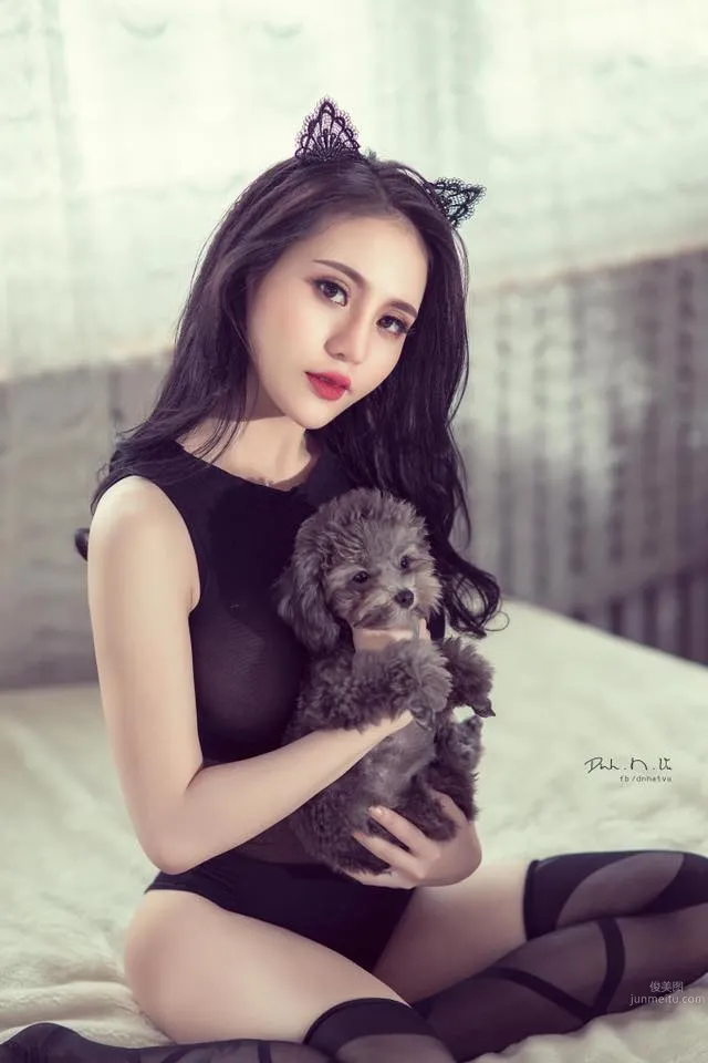 Vietnamese Model Đang Trang Hot Red Bustier Photos photo 19