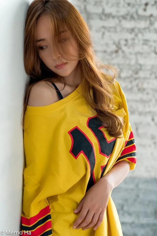 Yoke Oranich - Stunningly Beautiful Thai Girl photo 9