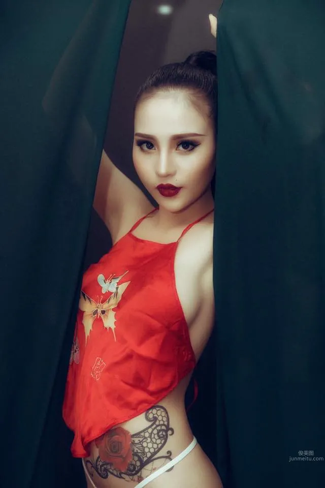 Vietnamese Model Đang Trang Hot Red Bustier Photos photo 5