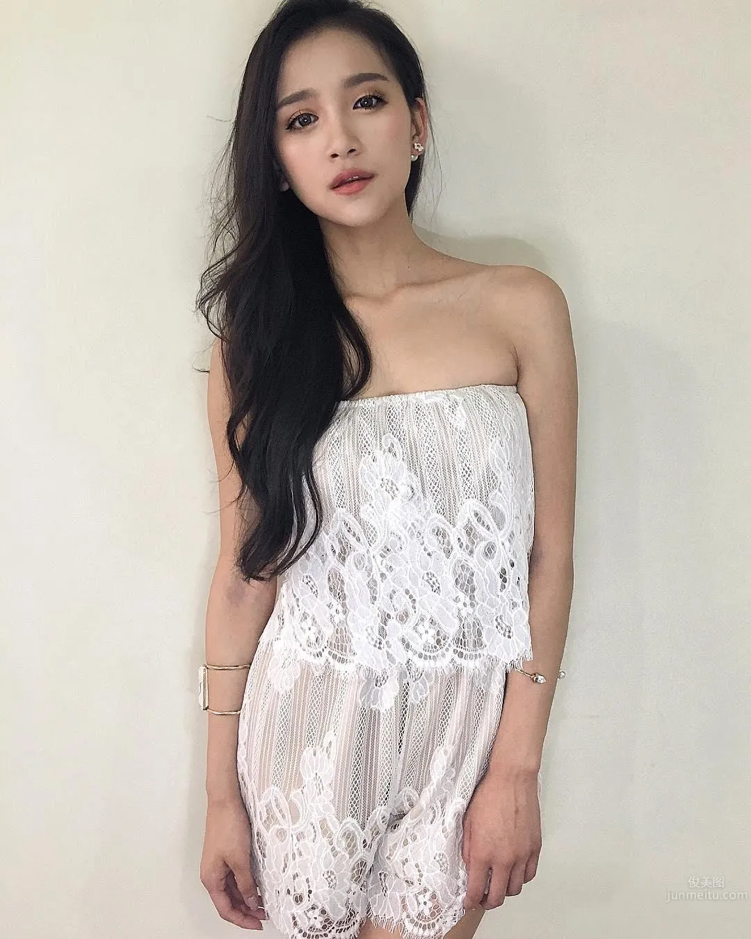 憂郁系正妹Olala Oshia 馬甲線配上葫蘆腰 12