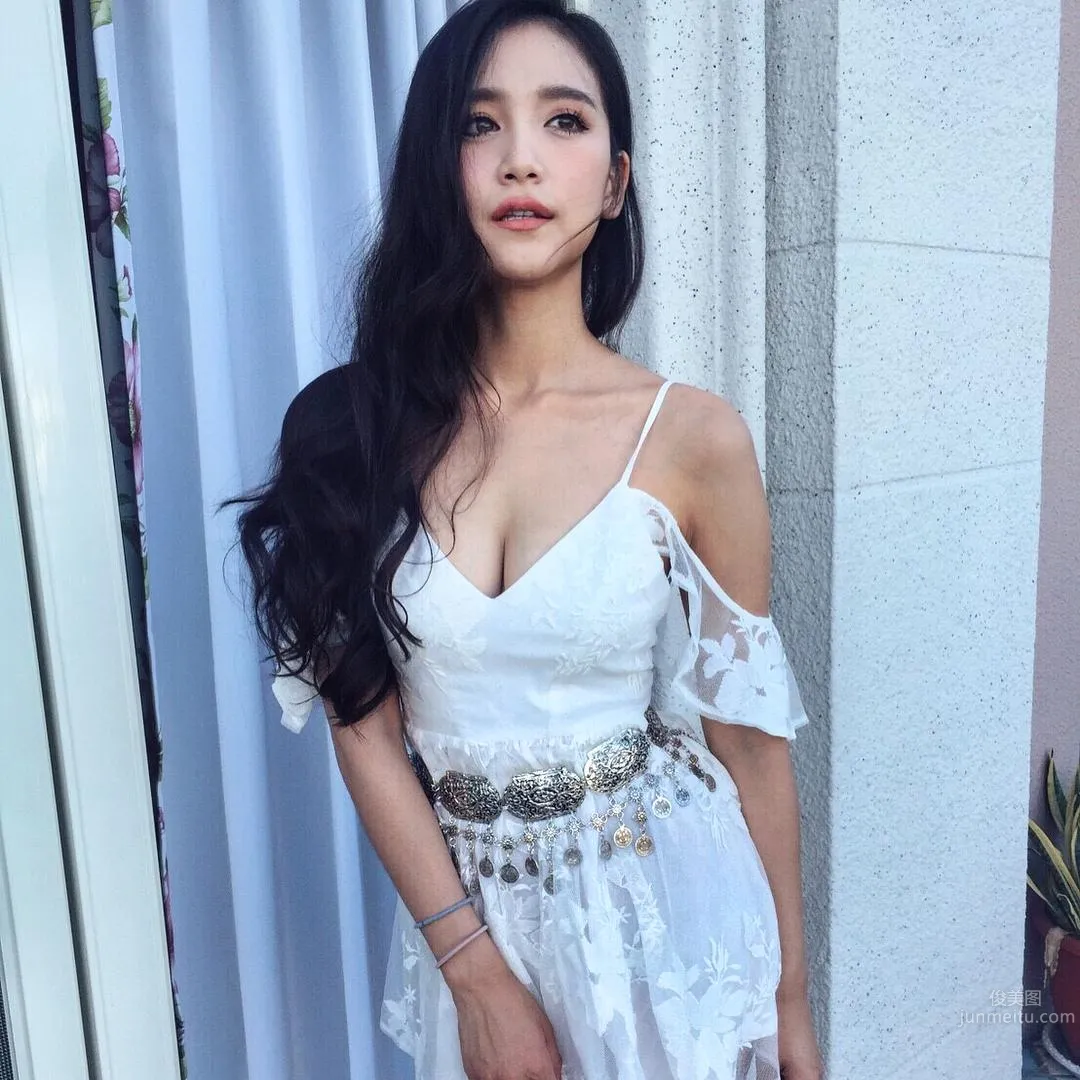 憂郁系正妹Olala Oshia 馬甲線配上葫蘆腰 30