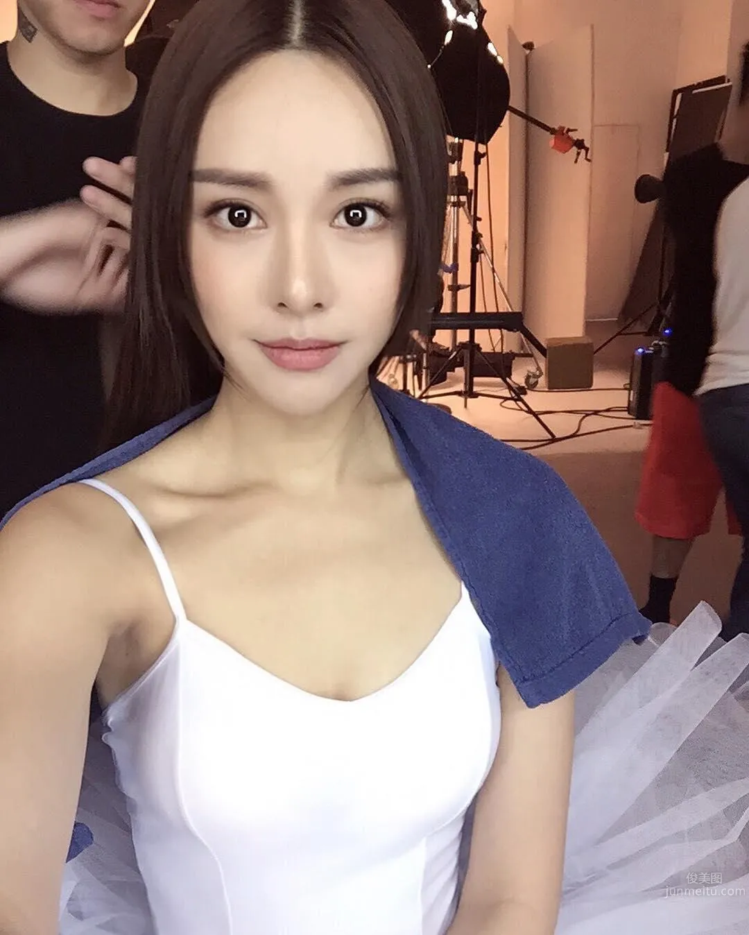 Piano Goddess Cathryn Li, Supermodel Elegance and V-Line Abs photo 6