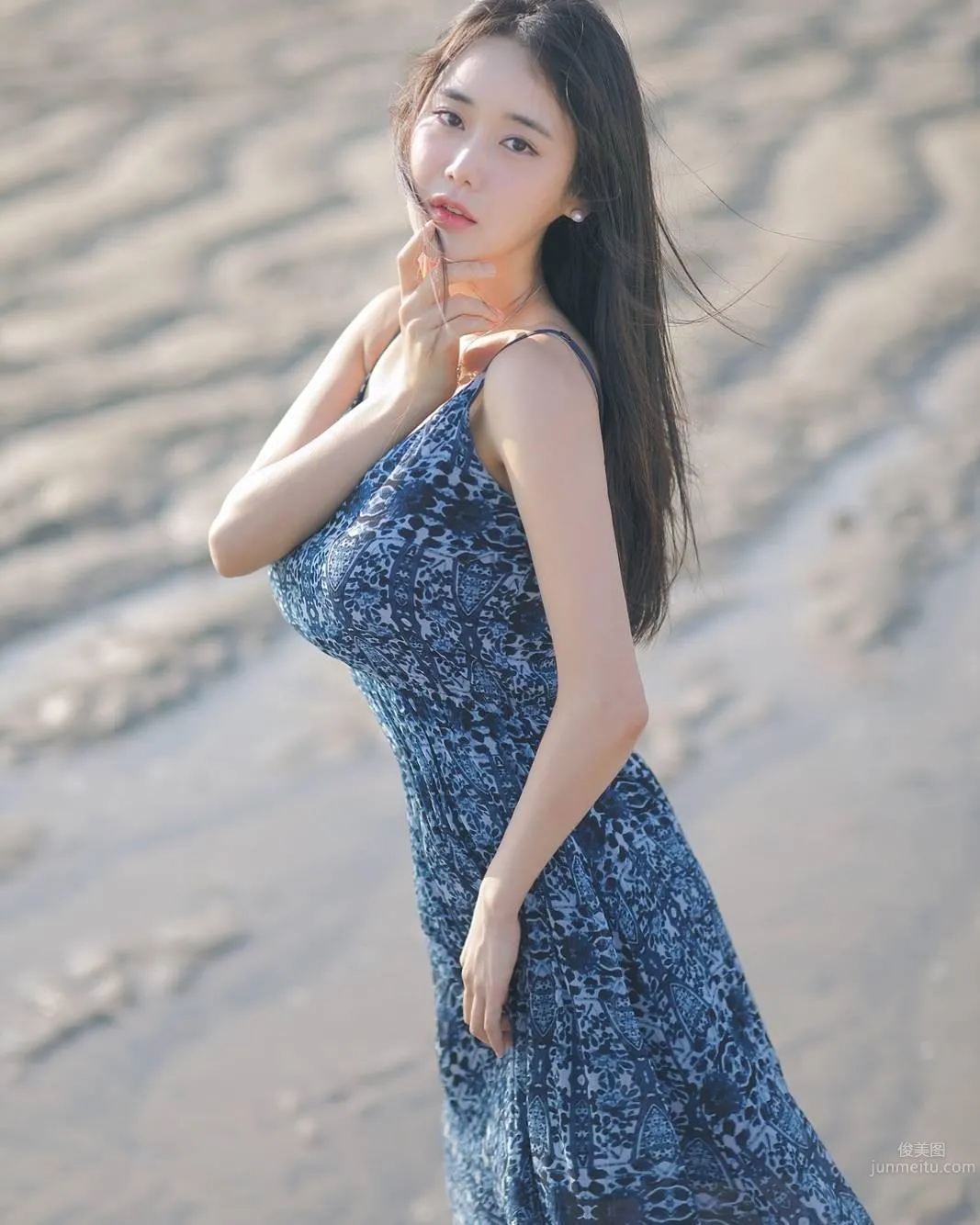 Korean Outdoor Shoot Model Kaendi's S-Curve Figure Draws a Crowd photo 17