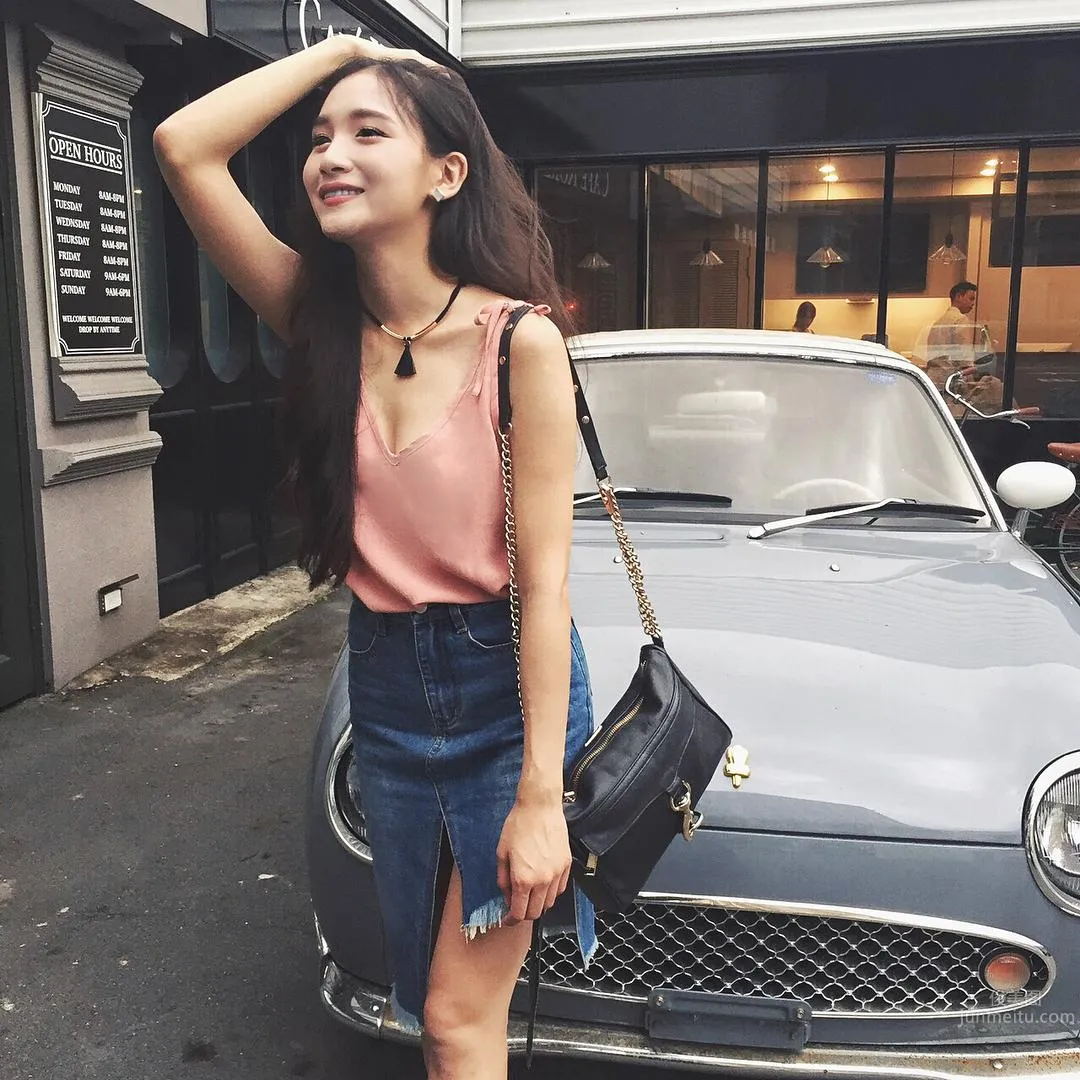 憂郁系正妹Olala Oshia 馬甲線配上葫蘆腰 21