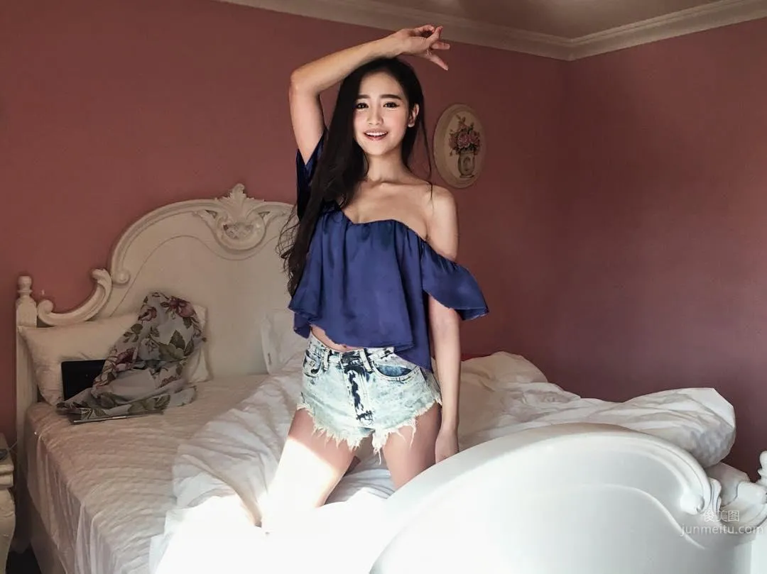 憂郁系正妹Olala Oshia 馬甲線配上葫蘆腰 33
