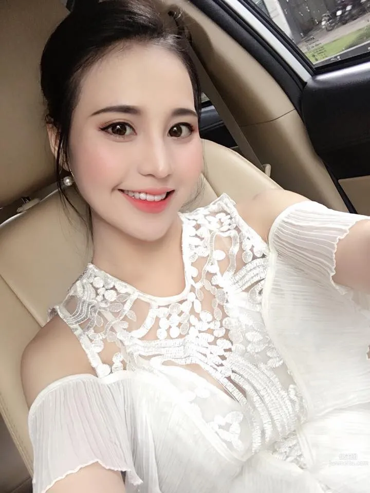 Vietnamese Model Đang Trang Hot Red Bustier Photos photo 30